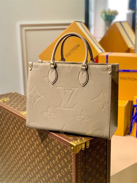 lv tote bag beige.